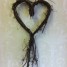 Decorar con un corazón de raíces y ramas finas