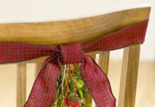 navidad. decora las sillas con flores