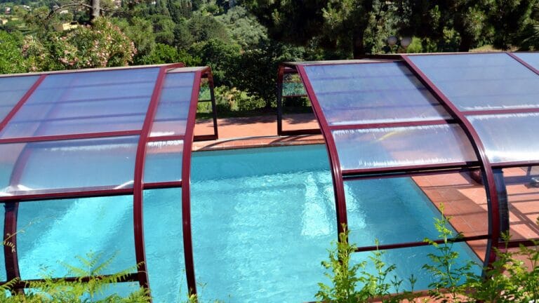 4 ideas para seguir utilizando tu piscina en otoño-invierno 4 ideas para seguir utilizando tu piscina en otoño-invierno
