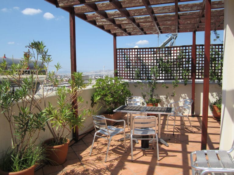 ¿Cómo amueblar una terraza pequeña en pocos y simples pasos?