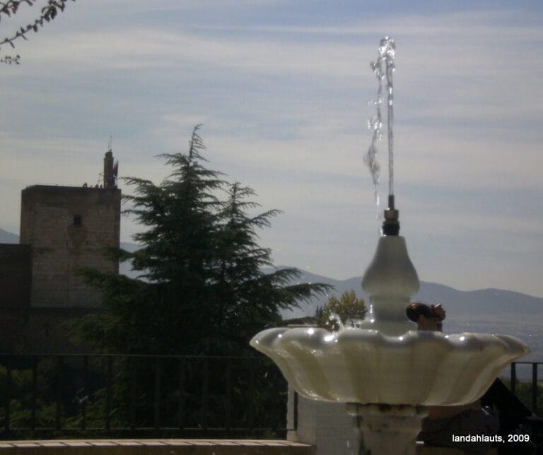 Fuentes decorativas, un complemento diferente para tu jardín