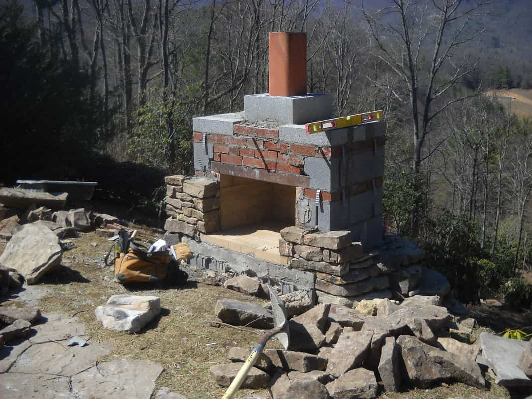 Cómo construir una chimenea para el exterior