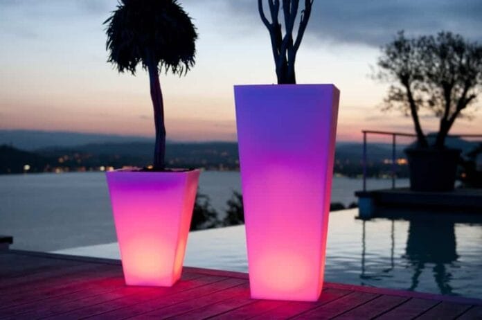 iluminar las zonas de exterior