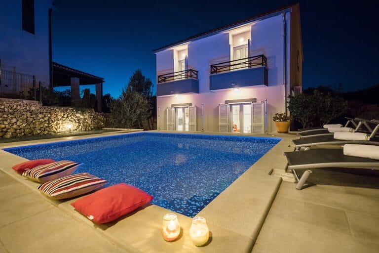 Hisbalit lanza Star Water con dos sutiles y armónicas referencias que cambian de color en la oscuridad