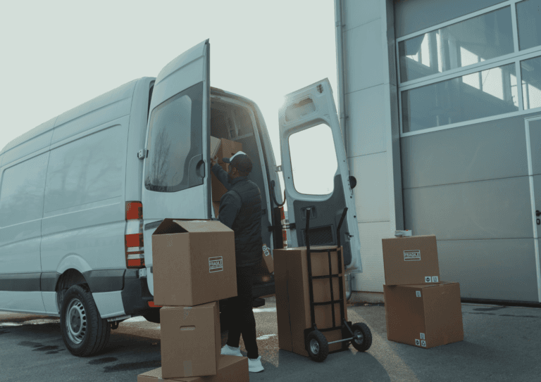 Optimizando la Cadena Logística con LogisticaVan Optimizando la Cadena Logística con LogisticaVan