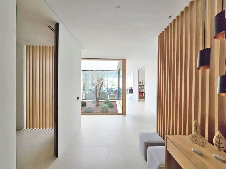 Separadores Verticales: Innovación en el Interiorismo para 2025. Separadores Verticales: Innovación en el Interiorismo para 2025.