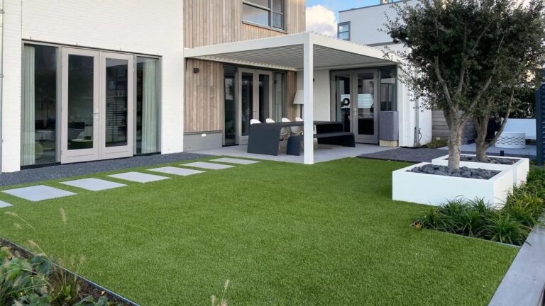 Guía para Escoger Instaladores de Césped Artificial en Madrid: Consejos según la Zona y Uso del Espacio